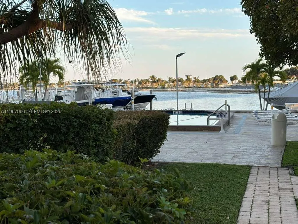 150 Se 25th Rd 4e, Miami, Florida 33129, Miami, Florida 33129, 1 Bedroom Bedrooms, ,1 BathroomBathrooms,Residential Lease,For Rent,150 Se 25th Rd 4e, Miami, Florida 33129,A11967966