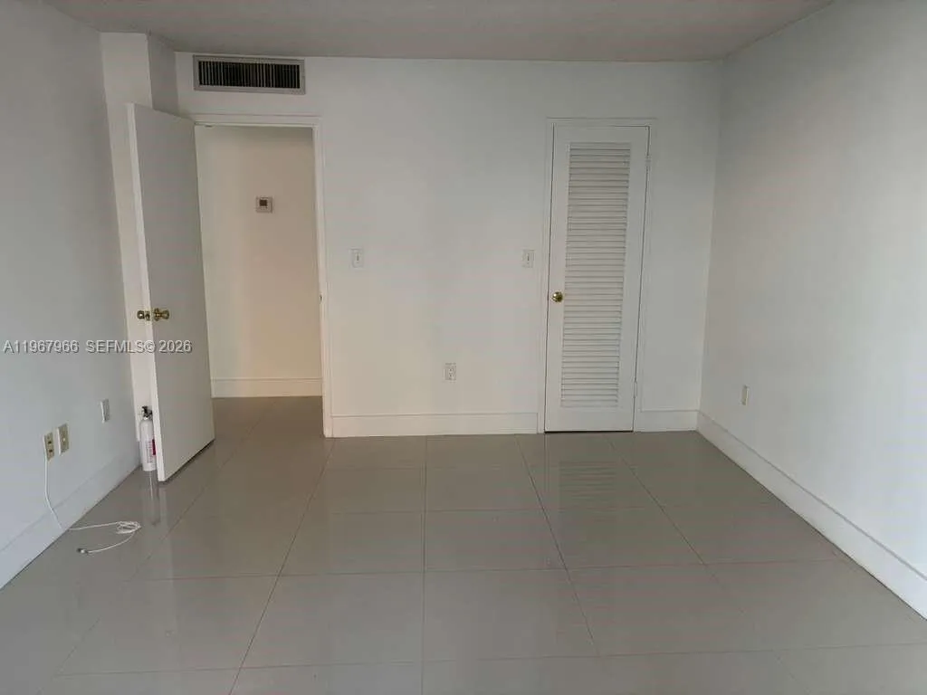 150 Se 25th Rd 4e, Miami, Florida 33129, Miami, Florida 33129, 1 Bedroom Bedrooms, ,1 BathroomBathrooms,Residential Lease,For Rent,150 Se 25th Rd 4e, Miami, Florida 33129,A11967966