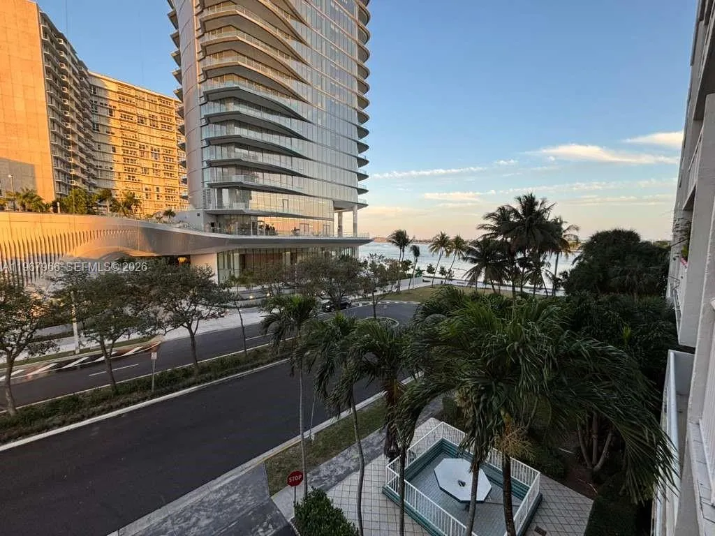 150 Se 25th Rd 4e, Miami, Florida 33129, Miami, Florida 33129, 1 Bedroom Bedrooms, ,1 BathroomBathrooms,Residential Lease,For Rent,150 Se 25th Rd 4e, Miami, Florida 33129,A11967966