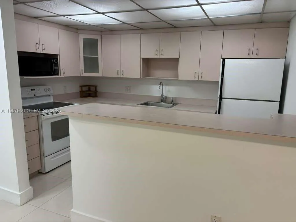 150 Se 25th Rd 4e, Miami, Florida 33129, Miami, Florida 33129, 1 Bedroom Bedrooms, ,1 BathroomBathrooms,Residential Lease,For Rent,150 Se 25th Rd 4e, Miami, Florida 33129,A11967966