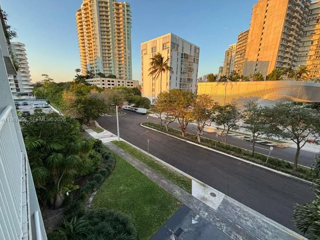 150 Se 25th Rd 4e, Miami, Florida 33129, Miami, Florida 33129, 1 Bedroom Bedrooms, ,1 BathroomBathrooms,Residential Lease,For Rent,150 Se 25th Rd 4e, Miami, Florida 33129,A11967966