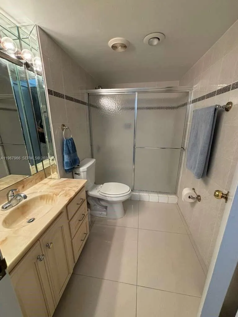 150 Se 25th Rd 4e, Miami, Florida 33129, Miami, Florida 33129, 1 Bedroom Bedrooms, ,1 BathroomBathrooms,Residential Lease,For Rent,150 Se 25th Rd 4e, Miami, Florida 33129,A11967966