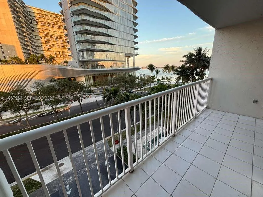 150 Se 25th Rd 4e, Miami, Florida 33129, Miami, Florida 33129, 1 Bedroom Bedrooms, ,1 BathroomBathrooms,Residential Lease,For Rent,150 Se 25th Rd 4e, Miami, Florida 33129,A11967966