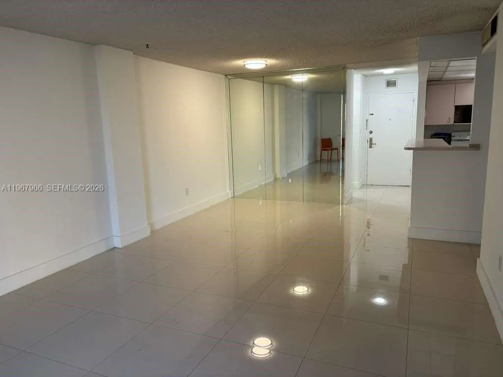 150 Se 25th Rd 4e, Miami, Florida 33129, Miami, Florida 33129, 1 Bedroom Bedrooms, ,1 BathroomBathrooms,Residential Lease,For Rent,150 Se 25th Rd 4e, Miami, Florida 33129,A11967966