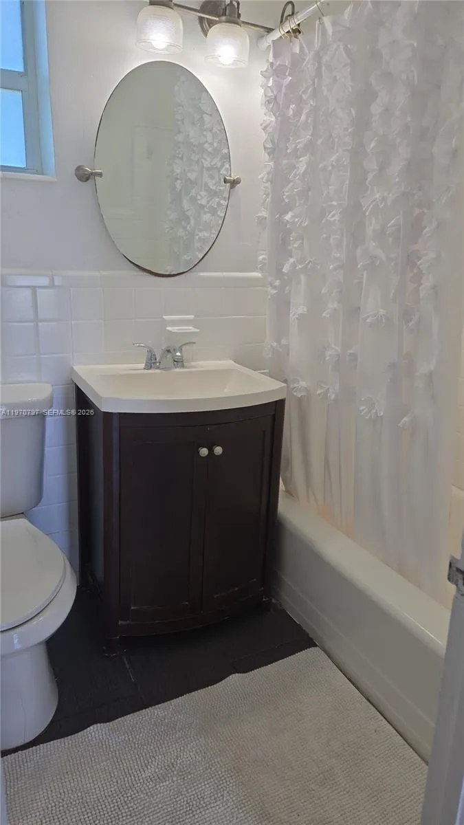 9270 E Bay Harbor Dr 6b, Bay Harbor Islands, Flori, Bay Harbor Islands, Florida 33154, ,1 BathroomBathrooms,Residential Lease,For Rent,9270 E Bay Harbor Dr 6b, Bay Harbor Islands, Flori,A11970797