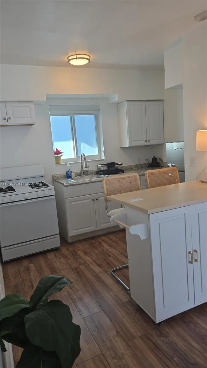 9270 E Bay Harbor Dr 6b, Bay Harbor Islands, Flori, Bay Harbor Islands, Florida 33154, ,1 BathroomBathrooms,Residential Lease,For Rent,9270 E Bay Harbor Dr 6b, Bay Harbor Islands, Flori,A11970797