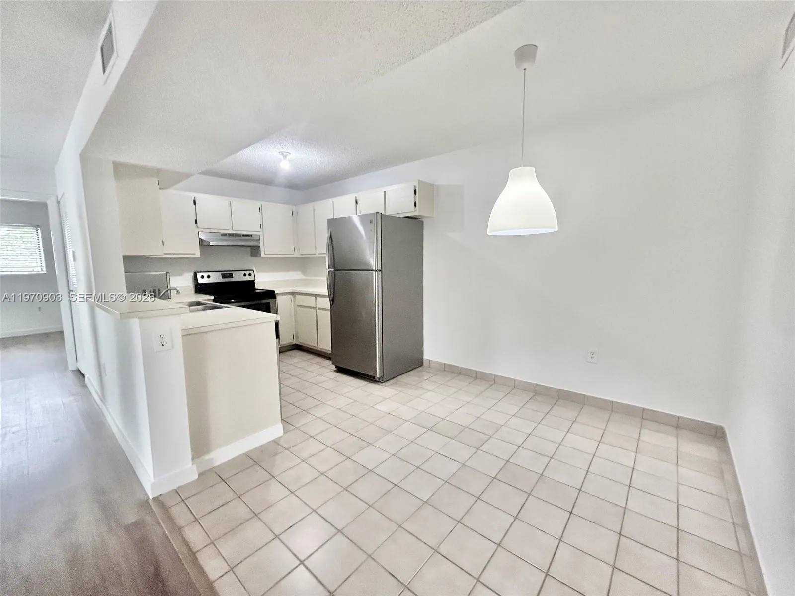 400 W Palm Cir W 201, Pembroke Pines, Florida 3302, Pembroke Pines, Florida 33025, 2 Bedrooms Bedrooms, ,2 BathroomsBathrooms,Residential Lease,For Rent,400 W Palm Cir W 201, Pembroke Pines, Florida 3302,A11970903