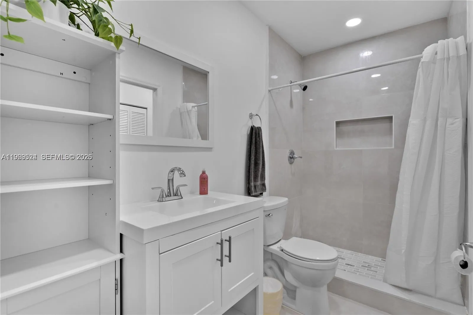 Miami, Florida 33145, 3 Bedrooms Bedrooms, ,2 BathroomsBathrooms,Residential Lease,For Rent,A11969524