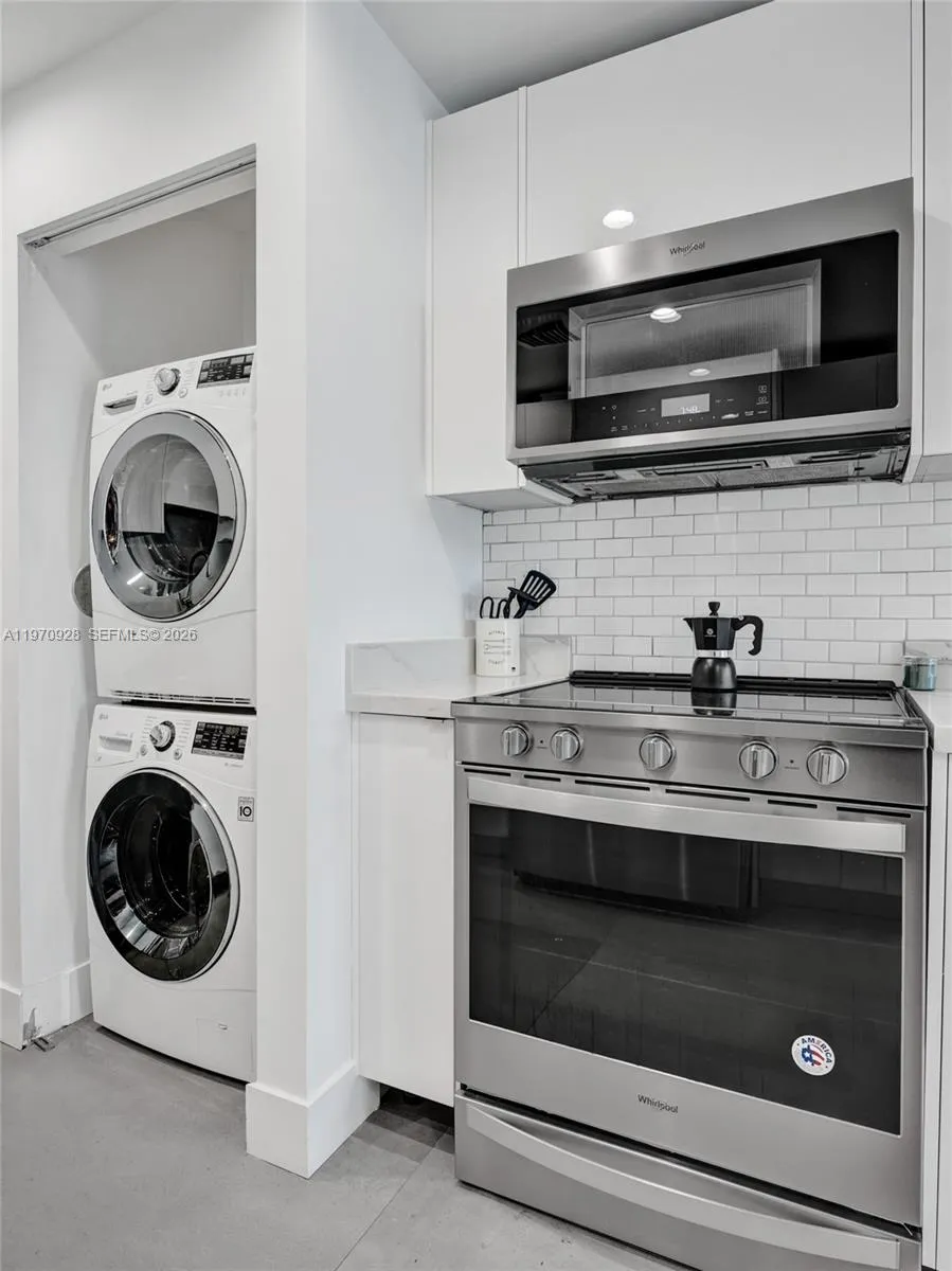 417 Sw 15th St, Fort Lauderdale, Florida 33315, Fort Lauderdale, Florida 33315, 7 Bedrooms Bedrooms, ,5 BathroomsBathrooms,Residential,For Sale,417 Sw 15th St, Fort Lauderdale, Florida 33315,A11970928