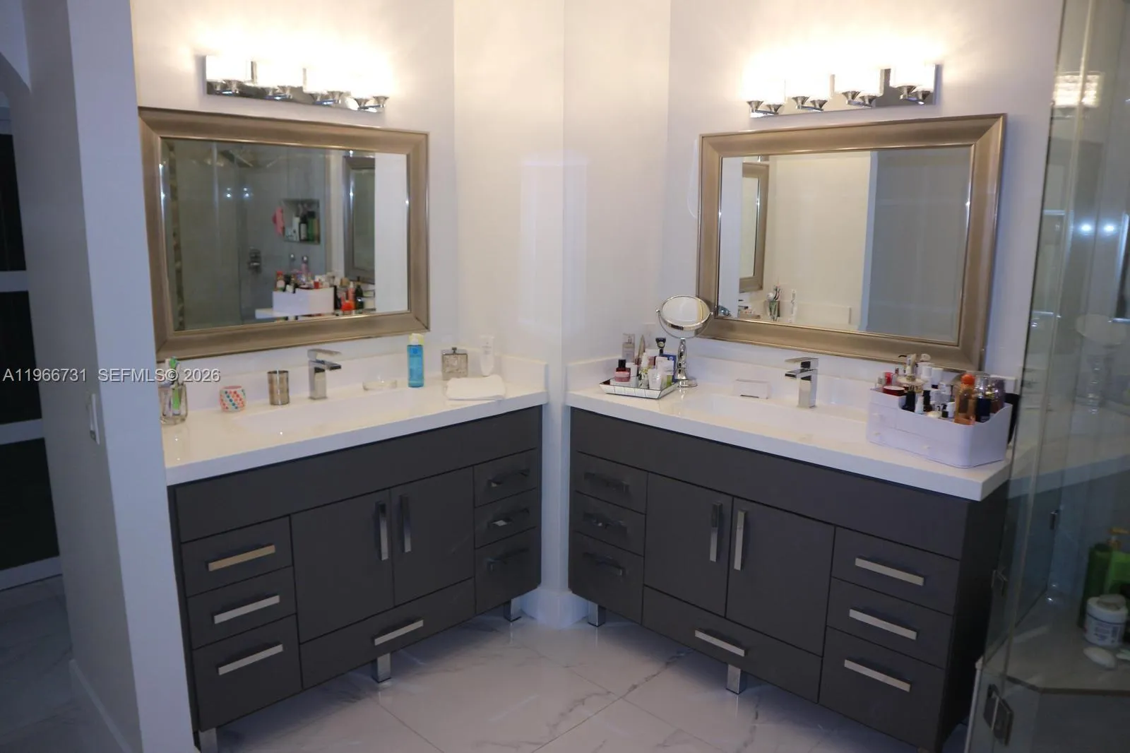 Dual Sink in Master Suit