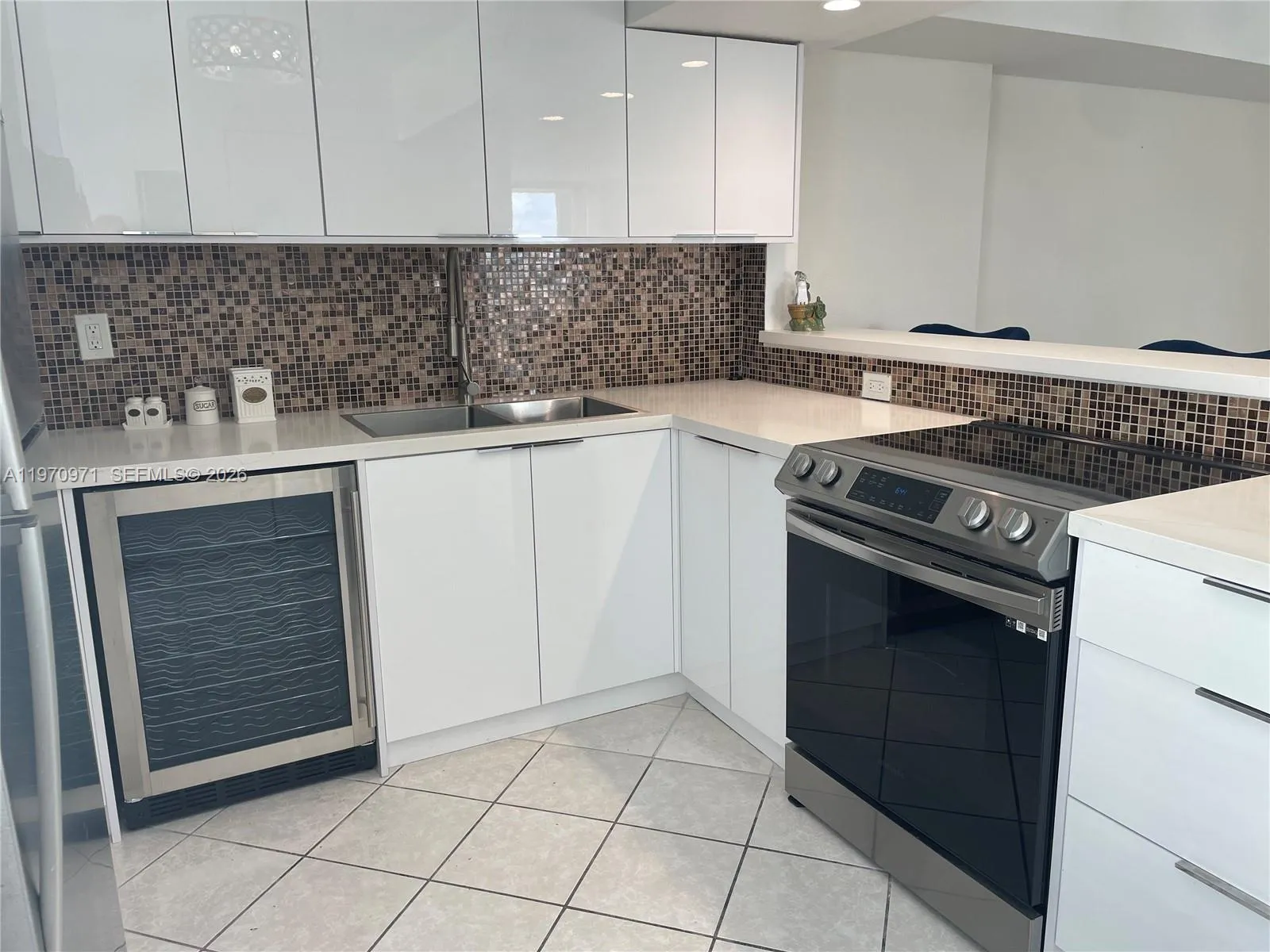 7705 Abbott Ave 502, Miami Beach, Florida 33141, Miami Beach, Florida 33141, 2 Bedrooms Bedrooms, ,2 BathroomsBathrooms,Residential Lease,For Rent,7705 Abbott Ave 502, Miami Beach, Florida 33141,A11970971