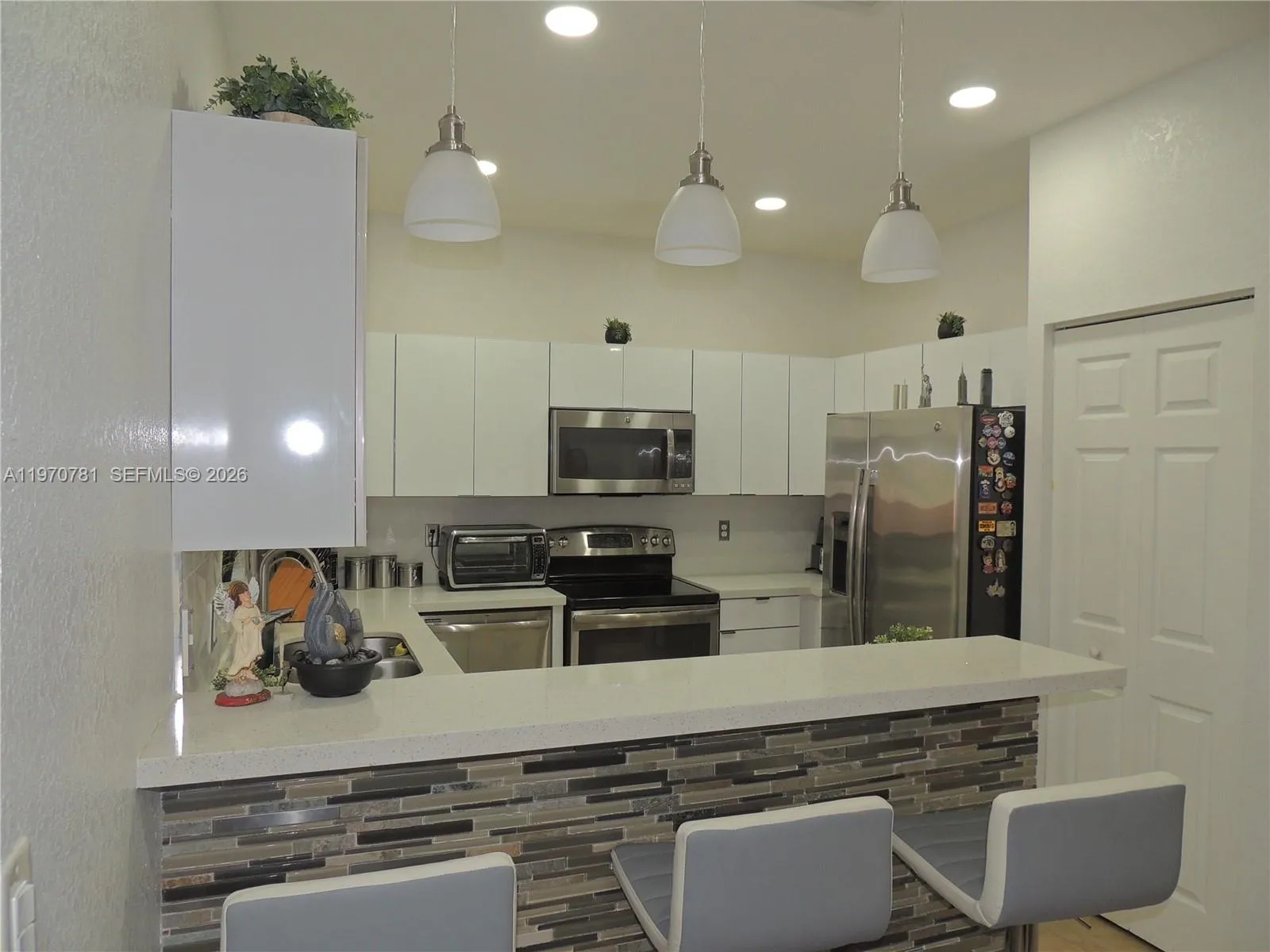 11301 Nw 88th Ter, Doral, Florida 33178, Doral, Florida 33178, 3 Bedrooms Bedrooms, ,2 BathroomsBathrooms,Residential Lease,For Rent,11301 Nw 88th Ter, Doral, Florida 33178,A11970781