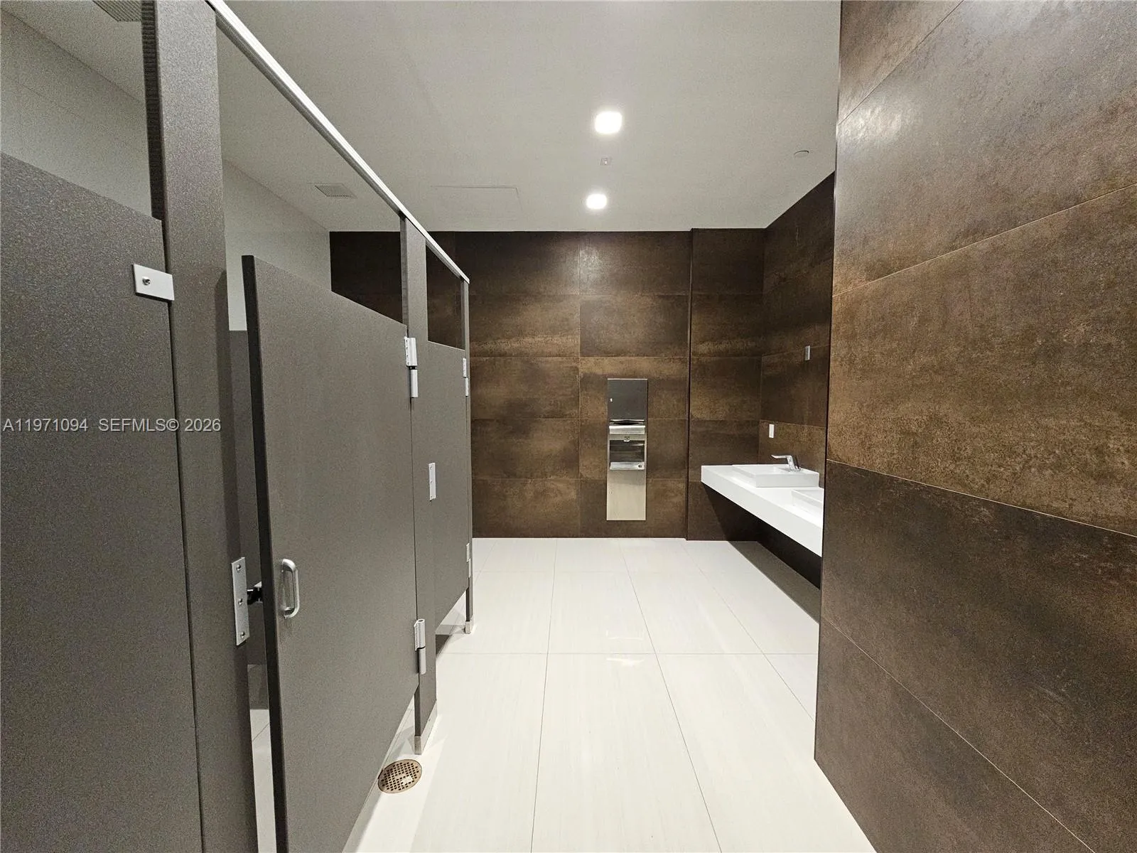 1006 E Hallandale Beach Blvd 4-205, Hallandale Bea, Hallandale Beach, Florida 33009, ,Commercial Sale,For Sale,1006 E Hallandale Beach Blvd 4-205, Hallandale Bea,A11971094