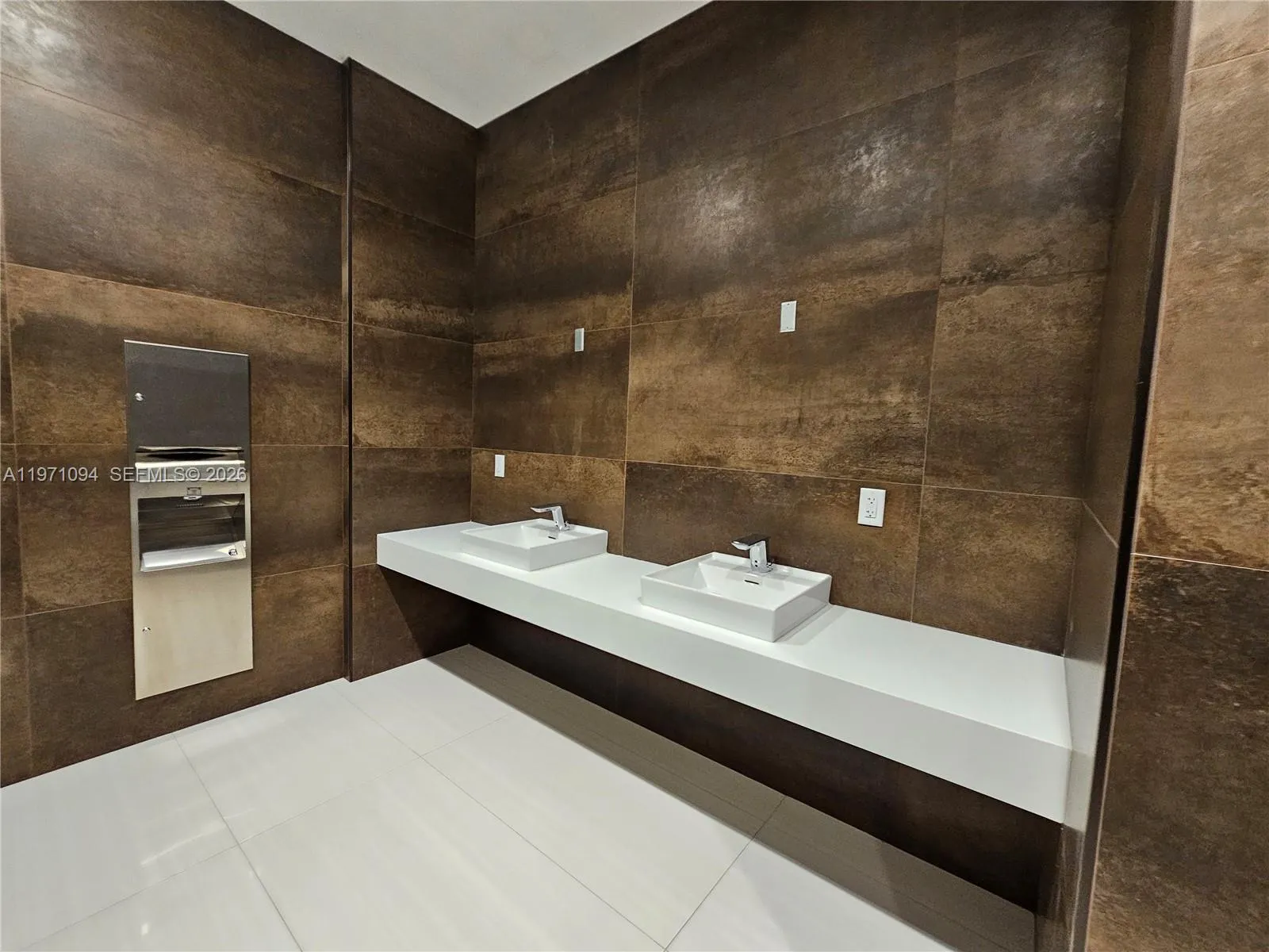 1006 E Hallandale Beach Blvd 4-205, Hallandale Bea, Hallandale Beach, Florida 33009, ,Commercial Sale,For Sale,1006 E Hallandale Beach Blvd 4-205, Hallandale Bea,A11971094