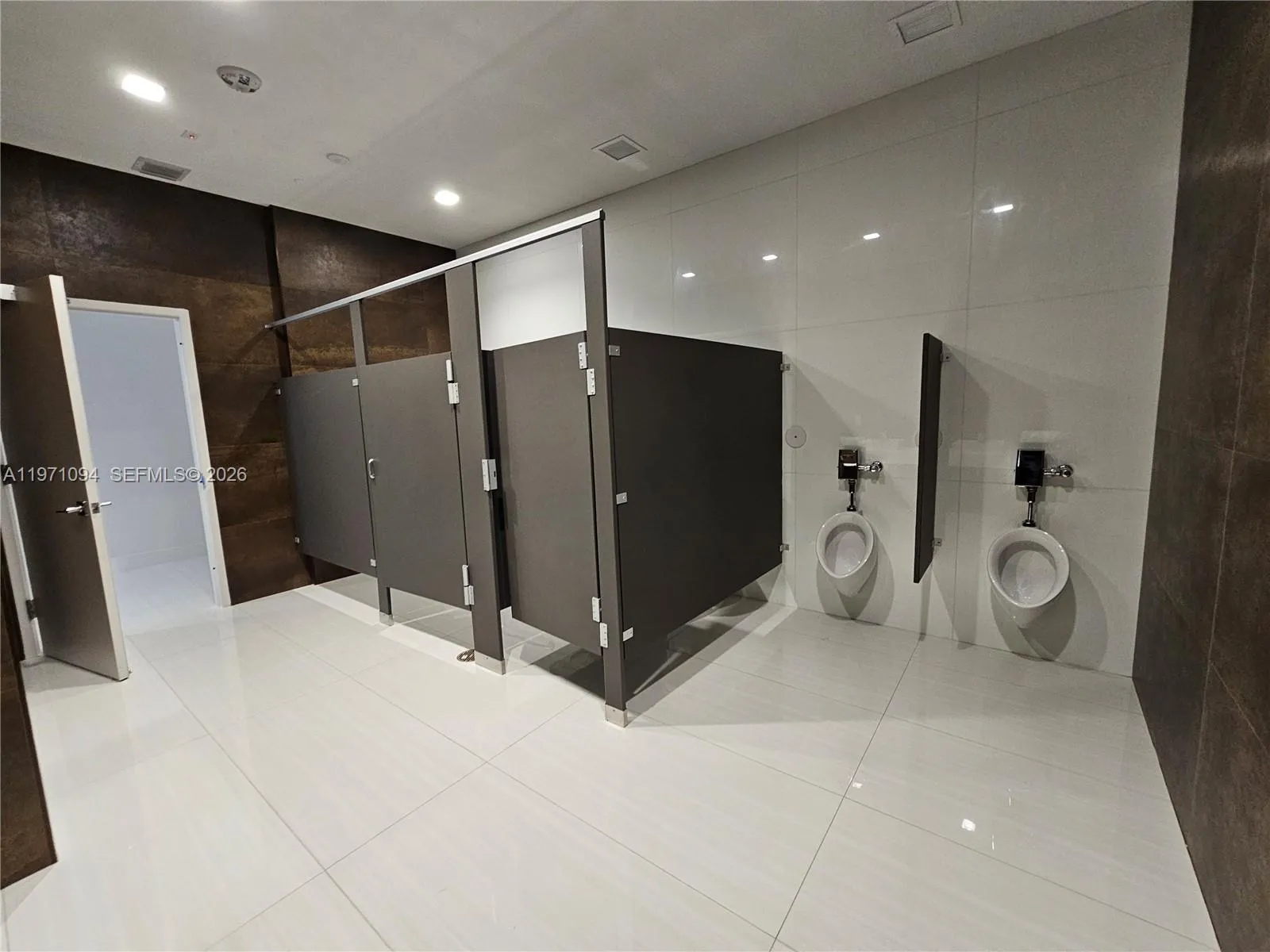 1006 E Hallandale Beach Blvd 4-205, Hallandale Bea, Hallandale Beach, Florida 33009, ,Commercial Sale,For Sale,1006 E Hallandale Beach Blvd 4-205, Hallandale Bea,A11971094