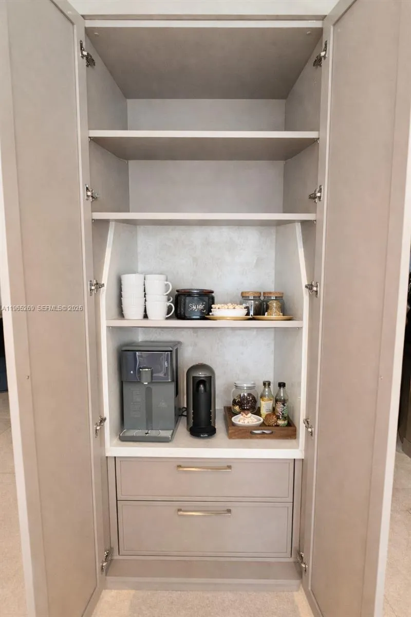 Palmetto Bay, Florida 33157, 5 Bedrooms Bedrooms, ,4 BathroomsBathrooms,Residential,For Sale,A11965269