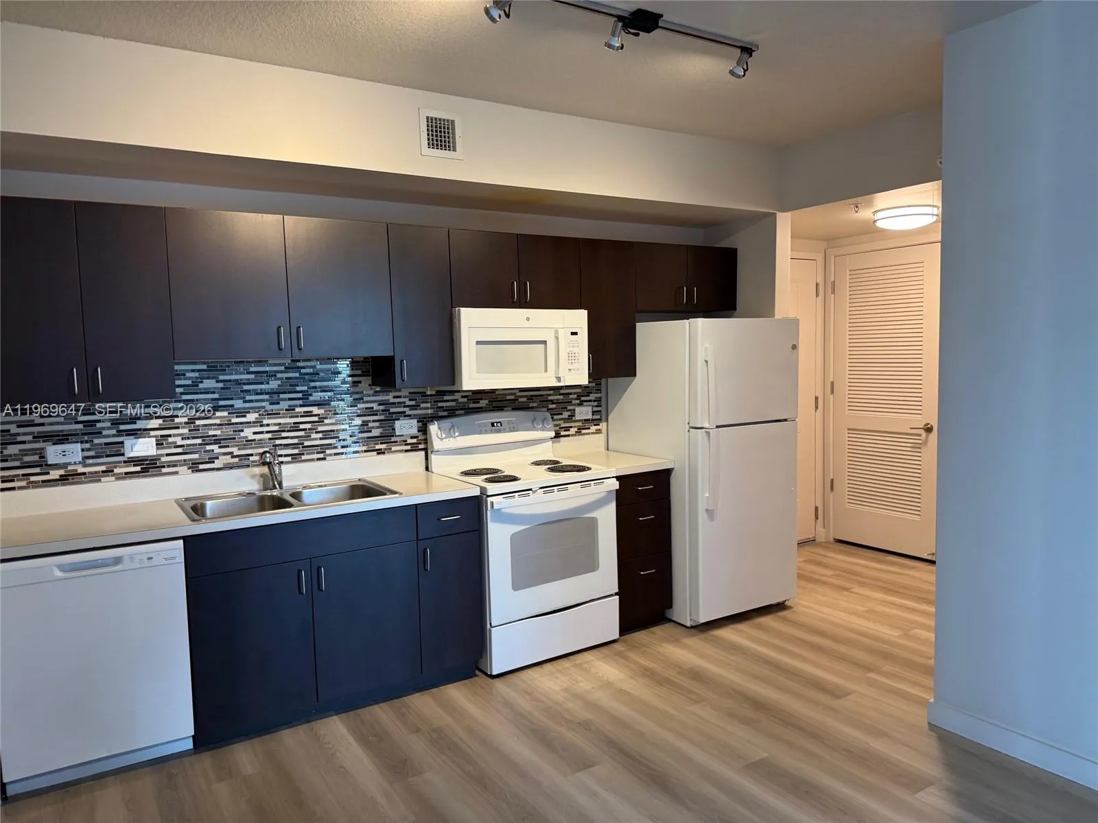 437 Sw 4th Avenue 517, Fort Lauderdale, Florida 33, Fort Lauderdale, Florida 33315, 2 Bedrooms Bedrooms, ,2 BathroomsBathrooms,Residential Lease,For Rent,437 Sw 4th Avenue 517, Fort Lauderdale, Florida 33,A11969647