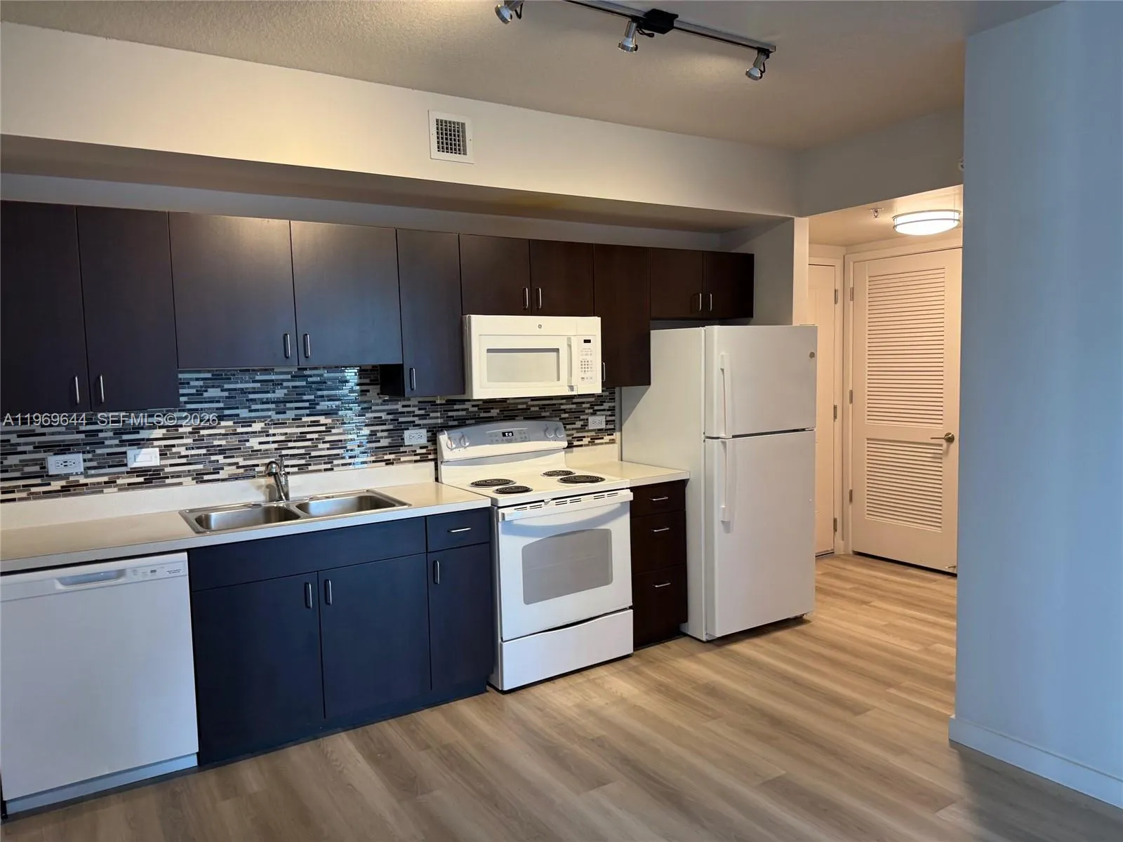 437 Sw 4th Avenue 516, Fort Lauderdale, Florida 33, Fort Lauderdale, Florida 33315, 2 Bedrooms Bedrooms, ,2 BathroomsBathrooms,Residential Lease,For Rent,437 Sw 4th Avenue 516, Fort Lauderdale, Florida 33,A11969644