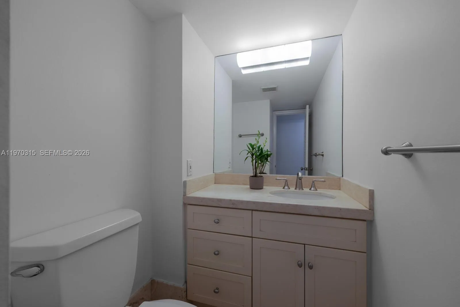 2901 S Bayshore Dr 2h, Miami, Florida 33133, Miami, Florida 33133, 1 Bedroom Bedrooms, ,1 BathroomBathrooms,Residential,For Sale,2901 S Bayshore Dr 2h, Miami, Florida 33133,A11970315