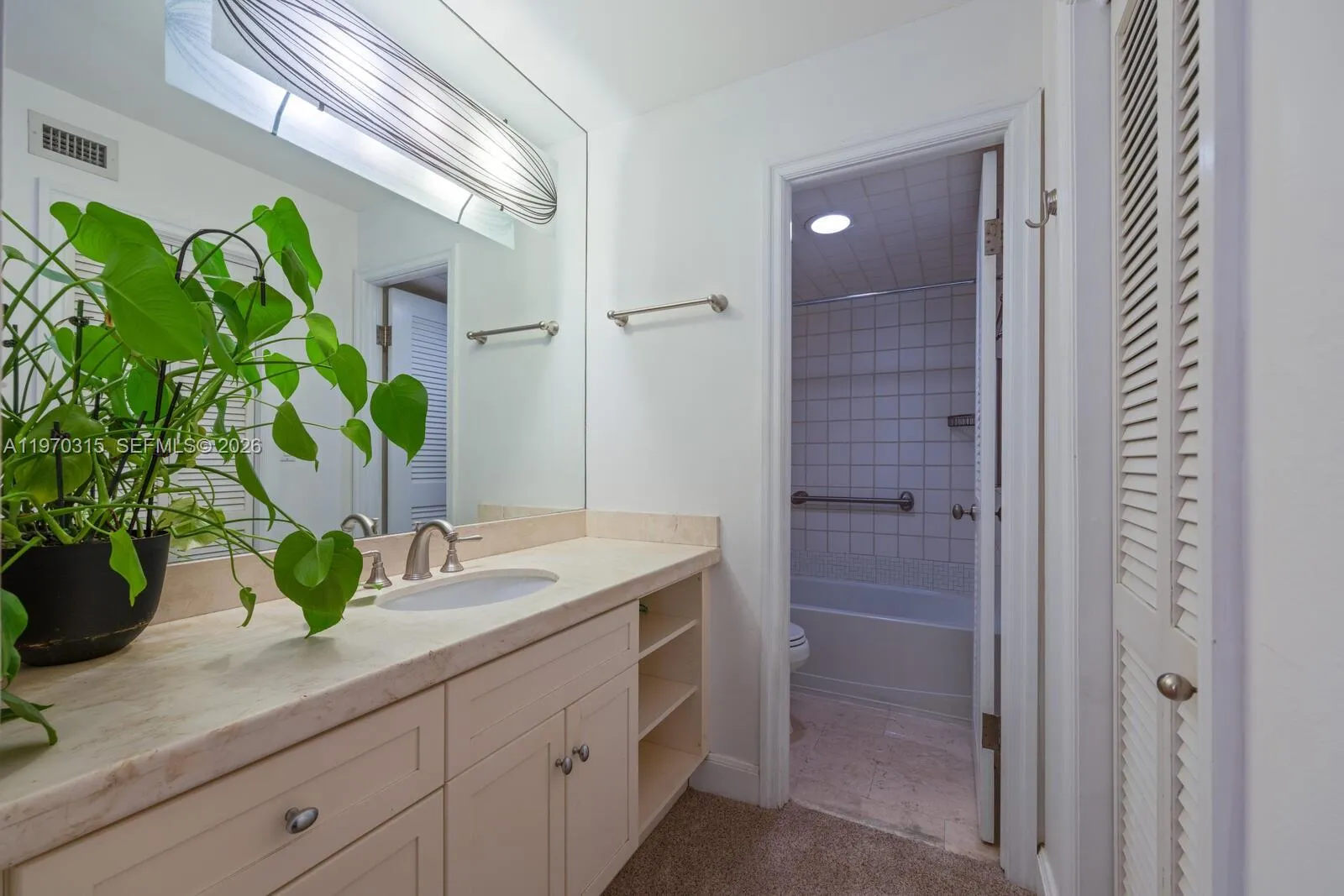 2901 S Bayshore Dr 2h, Miami, Florida 33133, Miami, Florida 33133, 1 Bedroom Bedrooms, ,1 BathroomBathrooms,Residential,For Sale,2901 S Bayshore Dr 2h, Miami, Florida 33133,A11970315