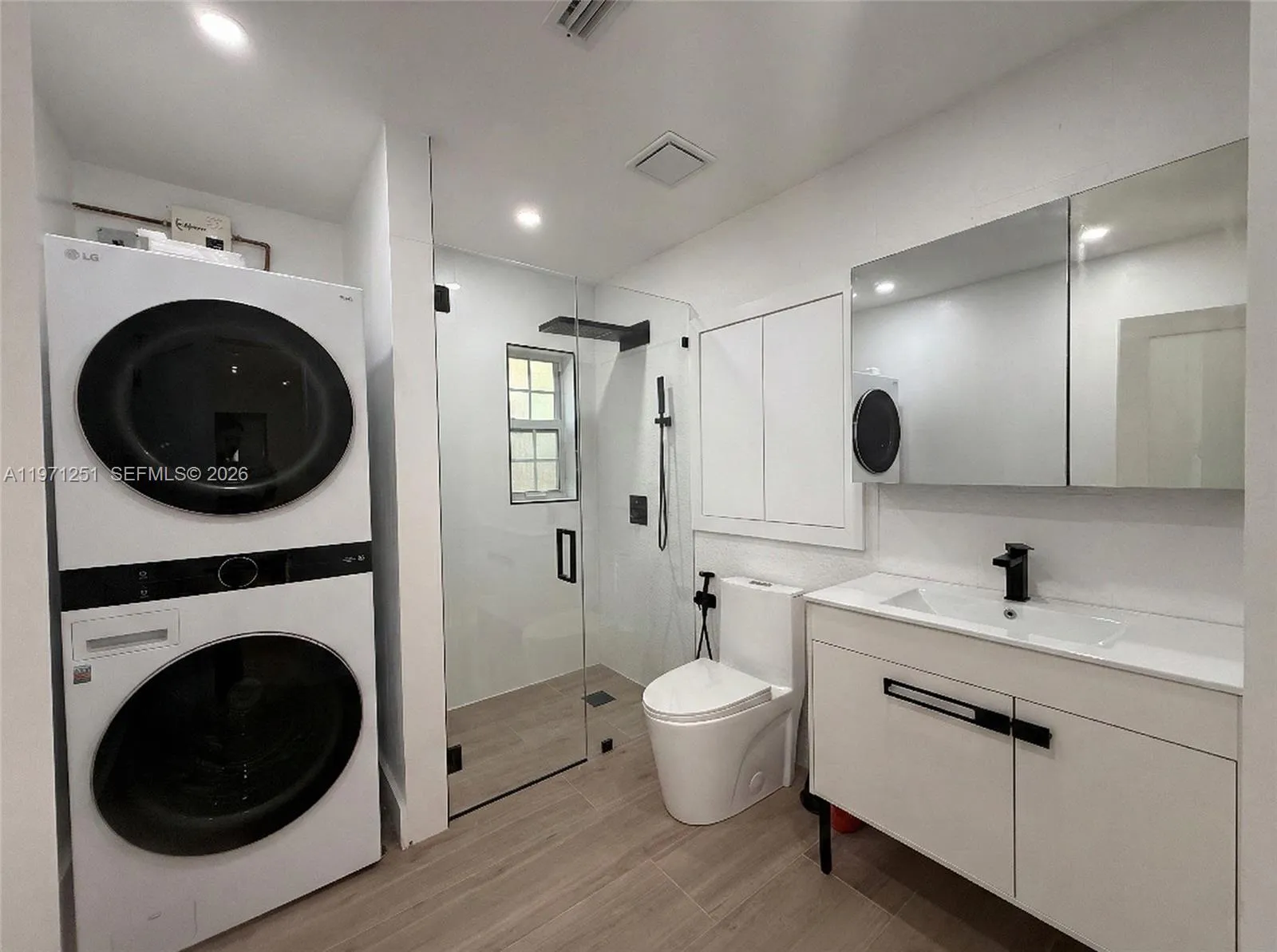 Guest bathroom & laundry