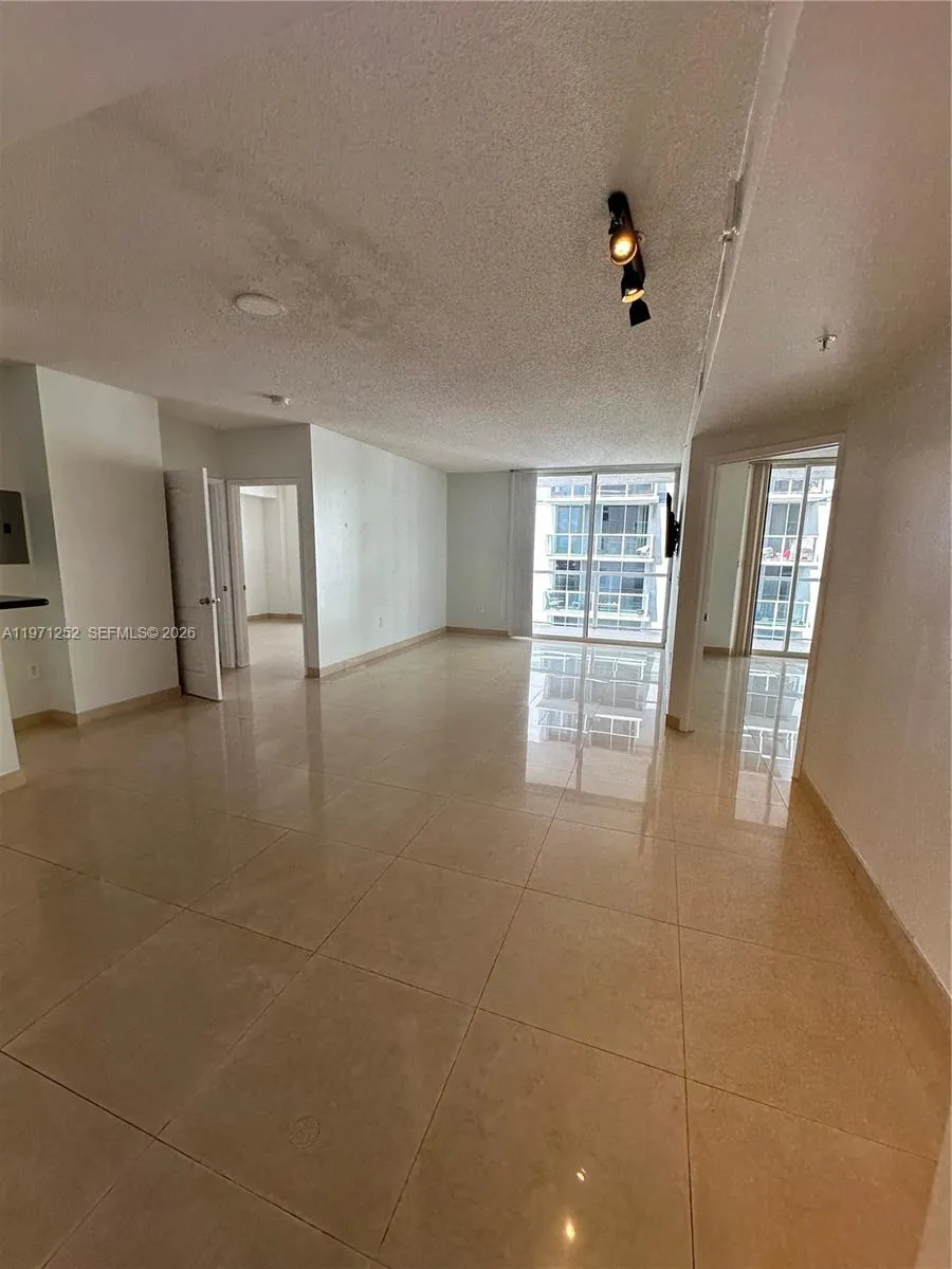 5085 Nw 7th St 1015, Miami, Florida 33126, Miami, Florida 33126, 2 Bedrooms Bedrooms, ,2 BathroomsBathrooms,Residential Lease,For Rent,5085 Nw 7th St 1015, Miami, Florida 33126,A11971252