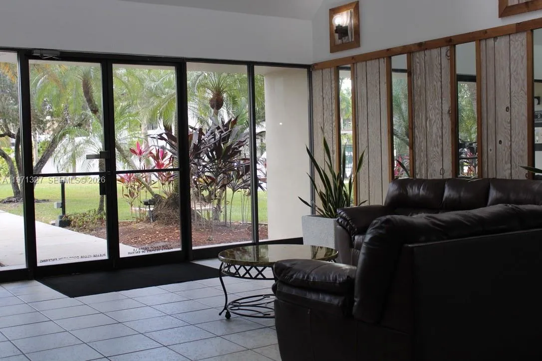 210 Lakeview Dr 306, Weston, Florida 33326, Weston, Florida 33326, 2 Bedrooms Bedrooms, ,2 BathroomsBathrooms,Residential Lease,For Rent,210 Lakeview Dr 306, Weston, Florida 33326,A11971327