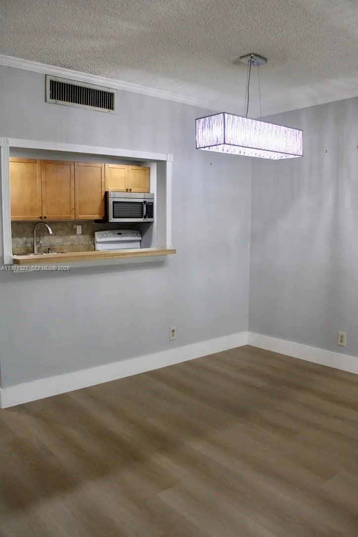 210 Lakeview Dr 306, Weston, Florida 33326, Weston, Florida 33326, 2 Bedrooms Bedrooms, ,2 BathroomsBathrooms,Residential Lease,For Rent,210 Lakeview Dr 306, Weston, Florida 33326,A11971327