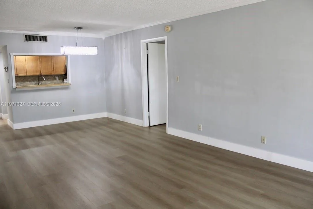 210 Lakeview Dr 306, Weston, Florida 33326, Weston, Florida 33326, 2 Bedrooms Bedrooms, ,2 BathroomsBathrooms,Residential Lease,For Rent,210 Lakeview Dr 306, Weston, Florida 33326,A11971327
