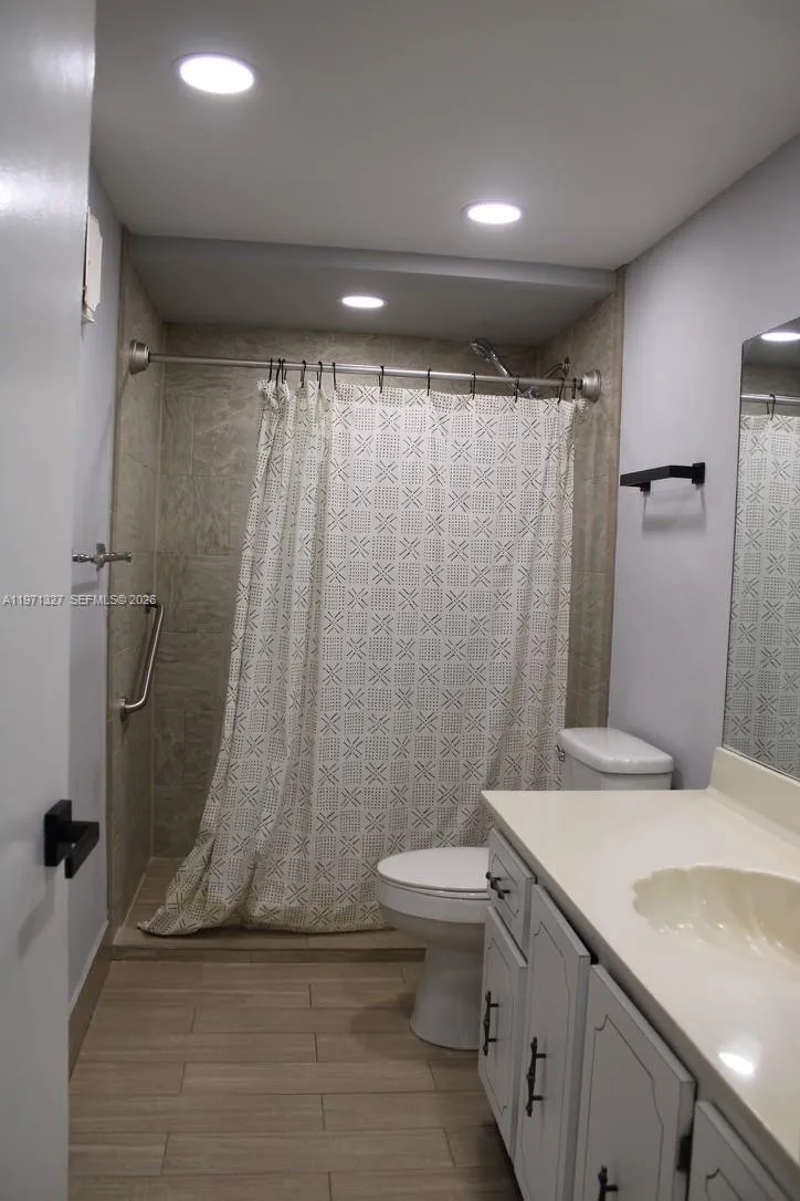 210 Lakeview Dr 306, Weston, Florida 33326, Weston, Florida 33326, 2 Bedrooms Bedrooms, ,2 BathroomsBathrooms,Residential Lease,For Rent,210 Lakeview Dr 306, Weston, Florida 33326,A11971327