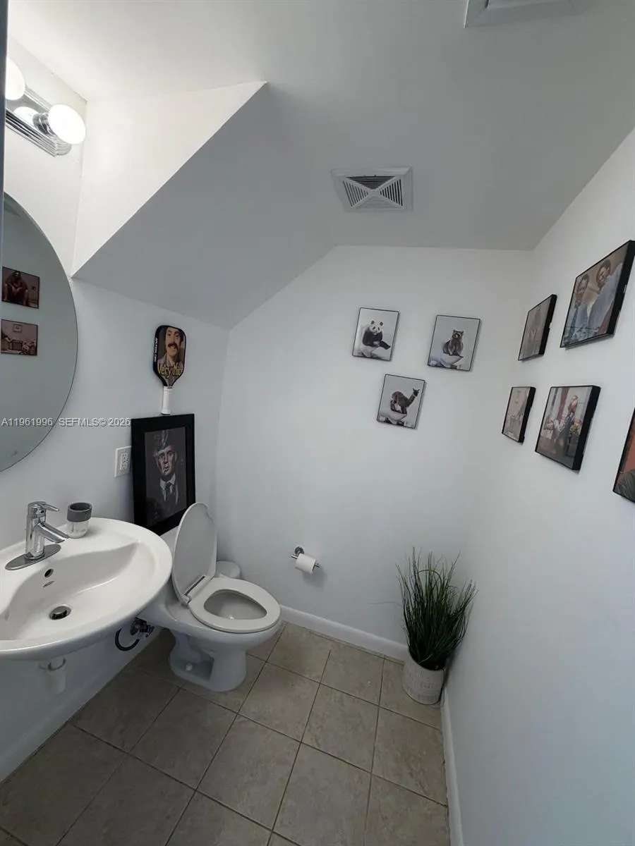 60 Sw 13th St 1107, Miami, Florida 33130, Miami, Florida 33130, 1 Bedroom Bedrooms, ,1 BathroomBathrooms,Residential,For Sale,60 Sw 13th St 1107, Miami, Florida 33130,A11961996