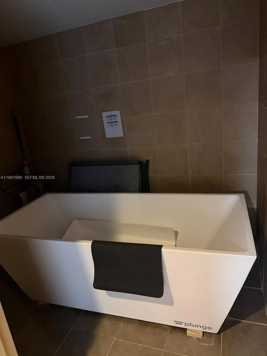 60 Sw 13th St 1107, Miami, Florida 33130, Miami, Florida 33130, 1 Bedroom Bedrooms, ,1 BathroomBathrooms,Residential,For Sale,60 Sw 13th St 1107, Miami, Florida 33130,A11961996