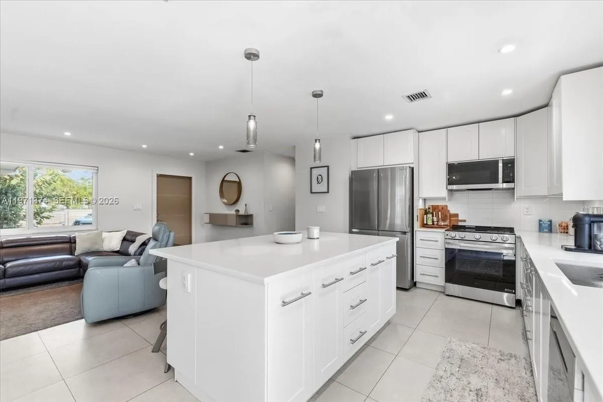 6140 Sw 62nd St, South Miami, Florida 33143, South Miami, Florida 33143, 3 Bedrooms Bedrooms, ,2 BathroomsBathrooms,Residential,For Sale,6140 Sw 62nd St, South Miami, Florida 33143,A11971374