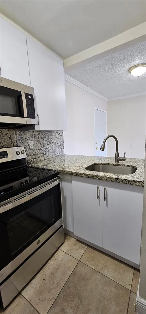 8145 Nw 7th St 114, Miami, Florida 33126, Miami, Florida 33126, 2 Bedrooms Bedrooms, ,2 BathroomsBathrooms,Residential Lease,For Rent,8145 Nw 7th St 114, Miami, Florida 33126,A11970346