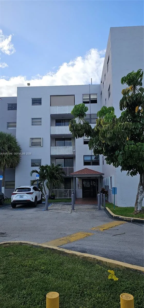 8145 Nw 7th St 114, Miami, Florida 33126, Miami, Florida 33126, 2 Bedrooms Bedrooms, ,2 BathroomsBathrooms,Residential Lease,For Rent,8145 Nw 7th St 114, Miami, Florida 33126,A11970346
