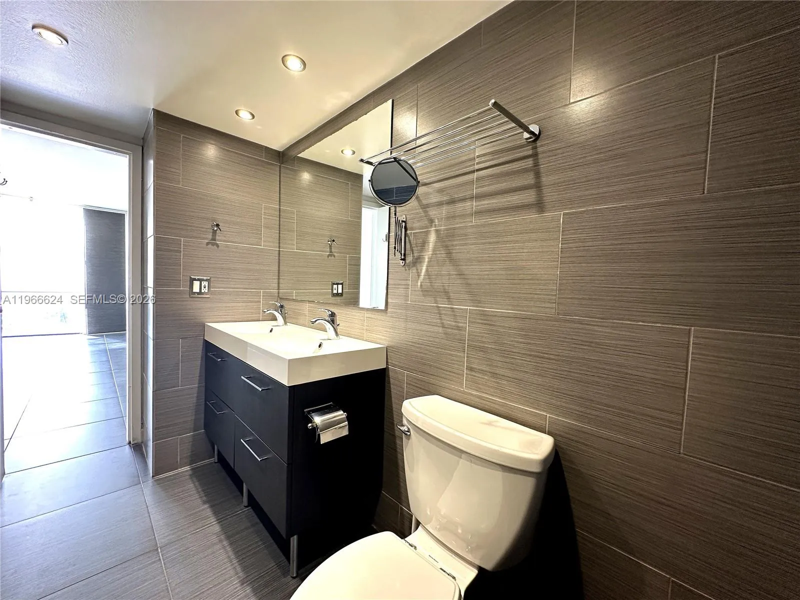 13499 Biscayne Blvd 1012, North Miami, Florida 331, North Miami, Florida 33181, 1 Bedroom Bedrooms, ,1 BathroomBathrooms,Residential Lease,For Rent,13499 Biscayne Blvd 1012, North Miami, Florida 331,A11966624