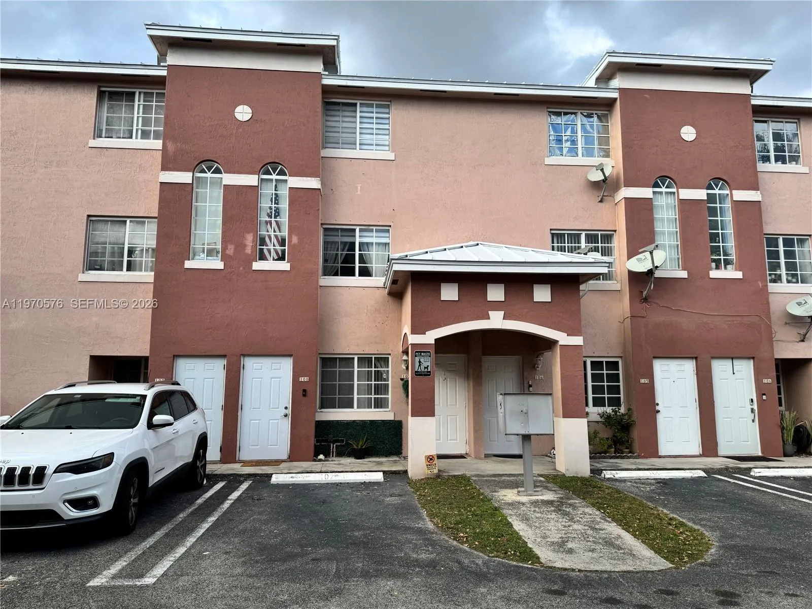 12035 Sw 14th St 108, Miami, Florida 33184, Miami, Florida 33184, 3 Bedrooms Bedrooms, ,2 BathroomsBathrooms,Residential Lease,For Rent,12035 Sw 14th St 108, Miami, Florida 33184,A11970576