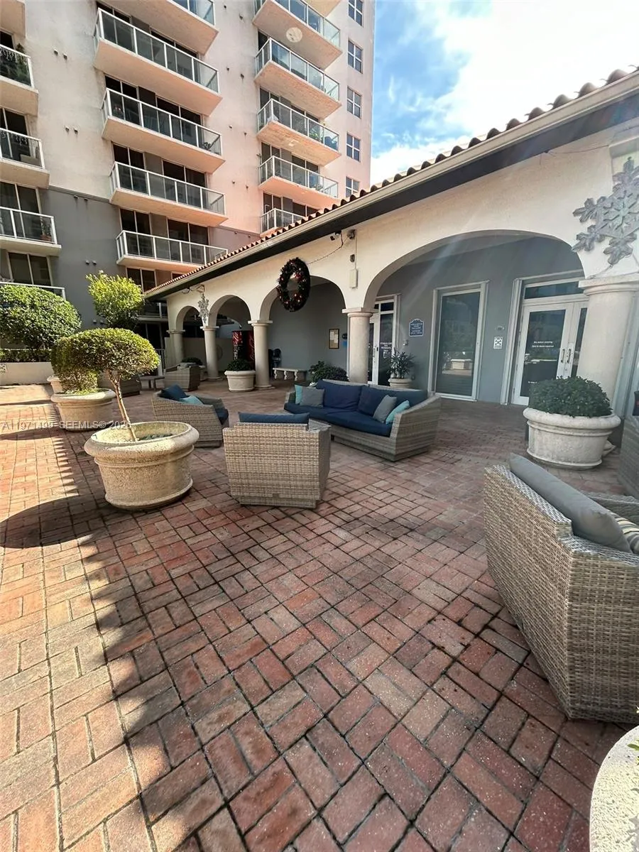 5085 Nw 7th St 1002, Miami, Florida 33126, Miami, Florida 33126, 2 Bedrooms Bedrooms, ,2 BathroomsBathrooms,Residential Lease,For Rent,5085 Nw 7th St 1002, Miami, Florida 33126,A11971499