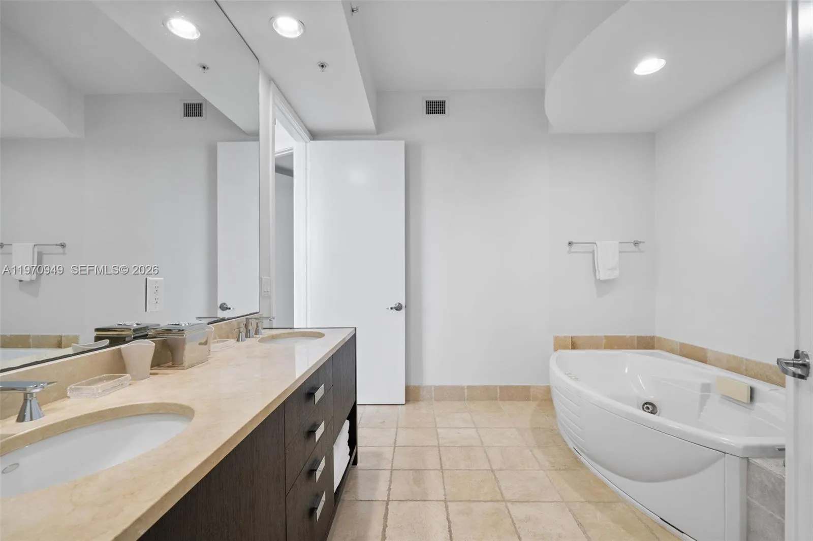 18201 Collins Ave 4709, Sunny Isles Beach, Florida, Sunny Isles Beach, Florida 33160, 2 Bedrooms Bedrooms, ,2 BathroomsBathrooms,Residential,For Sale,18201 Collins Ave 4709, Sunny Isles Beach, Florida,A11970949