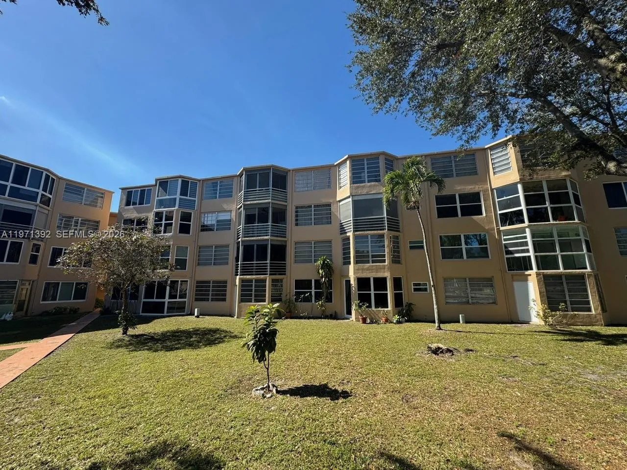 1301 Ne 191st St F405, Miami, Florida 33179, Miami, Florida 33179, 2 Bedrooms Bedrooms, ,2 BathroomsBathrooms,Residential,For Sale,1301 Ne 191st St F405, Miami, Florida 33179,A11971392