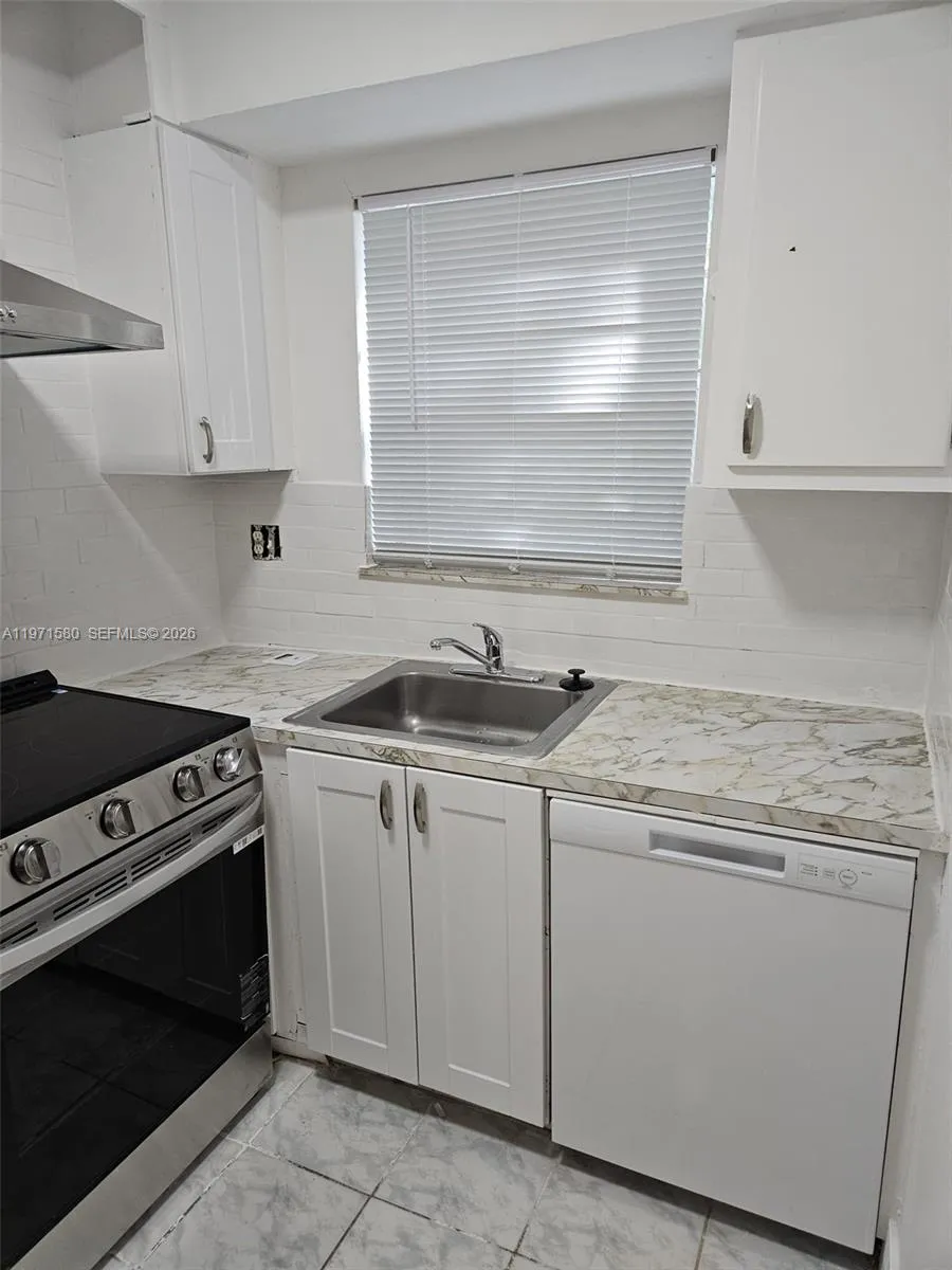 5660 Sw 78th St 6a, Miami, Florida 33143, Miami, Florida 33143, 2 Bedrooms Bedrooms, ,1 BathroomBathrooms,Residential Lease,For Rent,5660 Sw 78th St 6a, Miami, Florida 33143,A11971580