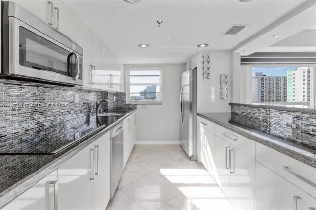 1345 West Ave 901, Miami Beach, Florida 33139, Miami Beach, Florida 33139, 2 Bedrooms Bedrooms, ,1 BathroomBathrooms,Residential Lease,For Rent,1345 West Ave 901, Miami Beach, Florida 33139,A11971647