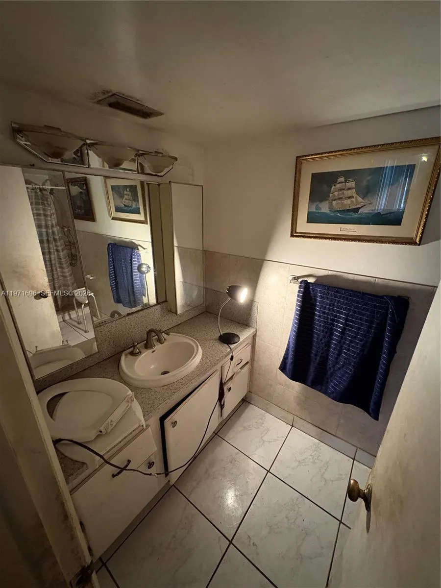 1401 Ne 191st St D204, Miami, Florida 33179, Miami, Florida 33179, 2 Bedrooms Bedrooms, ,2 BathroomsBathrooms,Residential,For Sale,1401 Ne 191st St D204, Miami, Florida 33179,A11971696