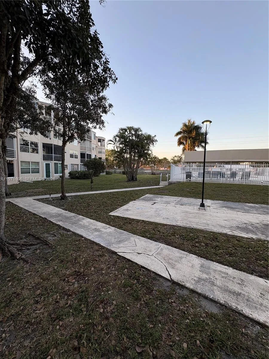 1401 Ne 191st St D204, Miami, Florida 33179, Miami, Florida 33179, 2 Bedrooms Bedrooms, ,2 BathroomsBathrooms,Residential,For Sale,1401 Ne 191st St D204, Miami, Florida 33179,A11971696