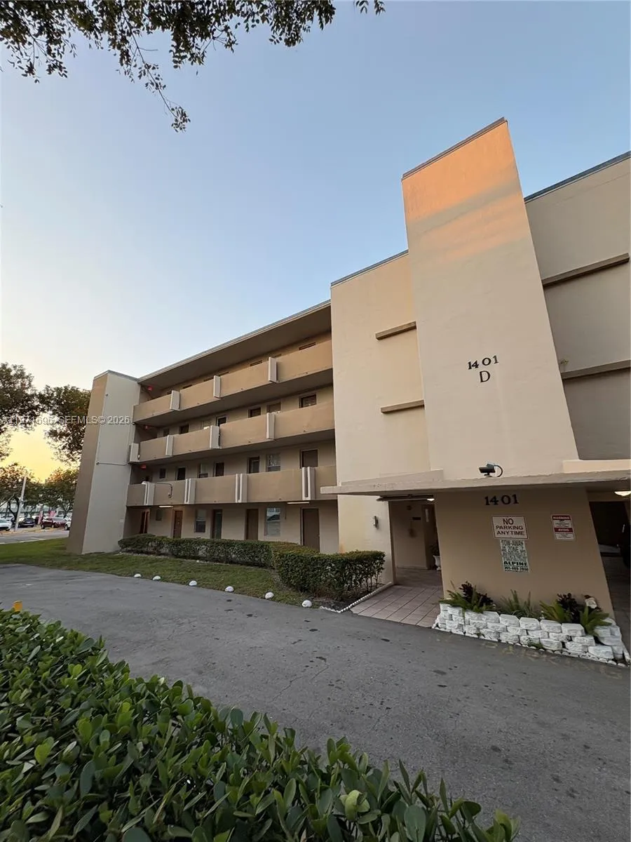 1401 Ne 191st St D204, Miami, Florida 33179, Miami, Florida 33179, 2 Bedrooms Bedrooms, ,2 BathroomsBathrooms,Residential,For Sale,1401 Ne 191st St D204, Miami, Florida 33179,A11971696