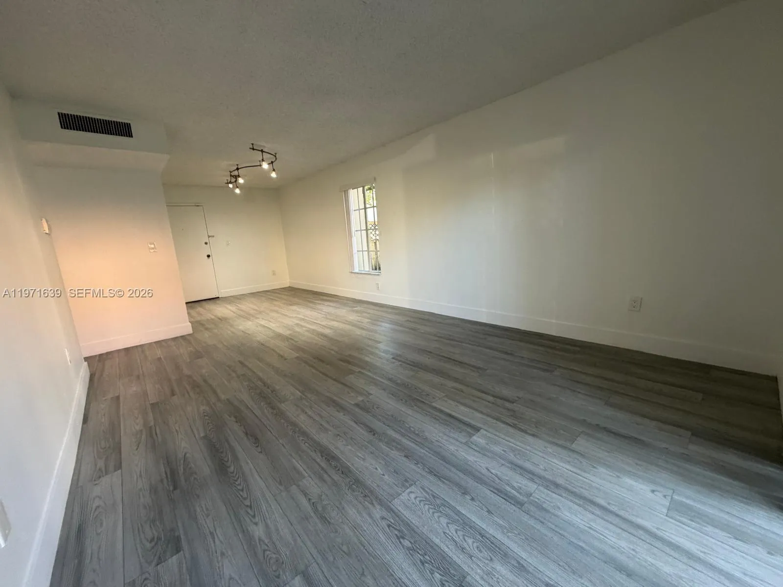 5102 Nw 79th Ave 105, Doral, Florida 33166, Doral, Florida 33166, 1 Bedroom Bedrooms, ,1 BathroomBathrooms,Residential Lease,For Rent,5102 Nw 79th Ave 105, Doral, Florida 33166,A11971639