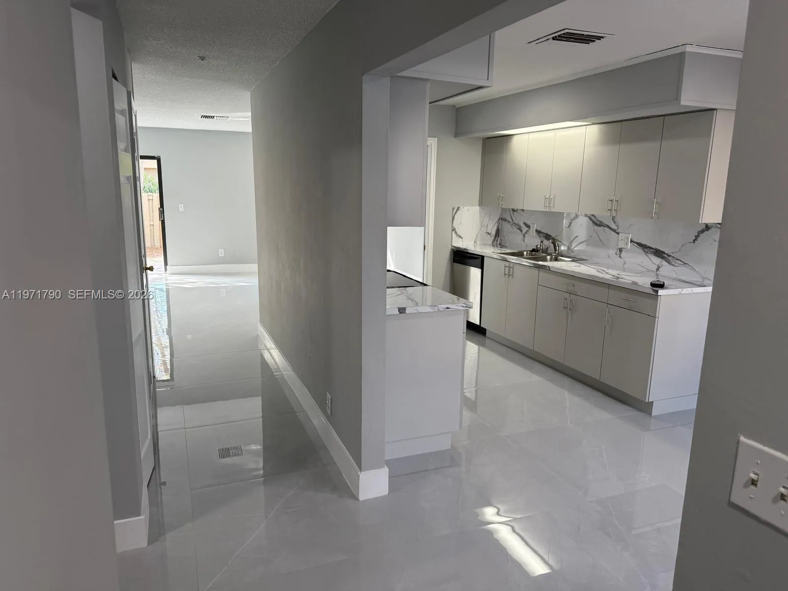 2700 N 34th Ave I, Hollywood, Florida 33021, Hollywood, Florida 33021, 3 Bedrooms Bedrooms, ,2 BathroomsBathrooms,Residential,For Sale,2700 N 34th Ave I, Hollywood, Florida 33021,A11971790