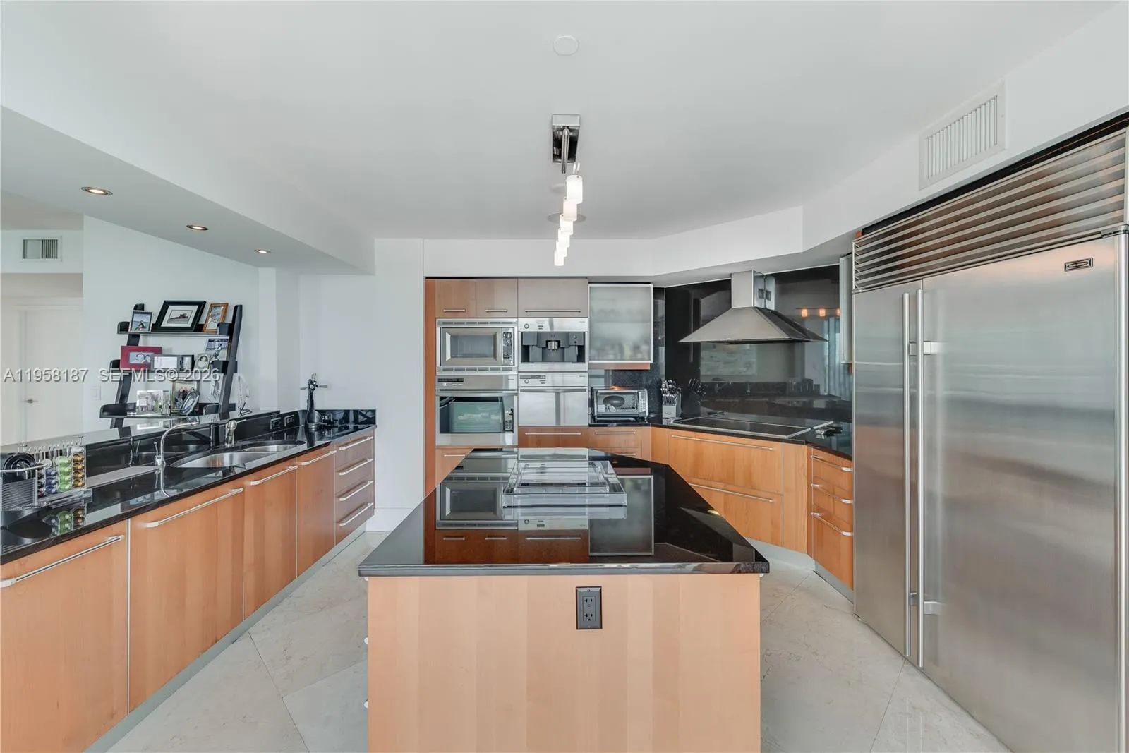 1331 Brickell Bay Dr 3311, Miami, Florida 33131, Miami, Florida 33131, 4 Bedrooms Bedrooms, ,4 BathroomsBathrooms,Residential Lease,For Rent,1331 Brickell Bay Dr 3311, Miami, Florida 33131,A11958187