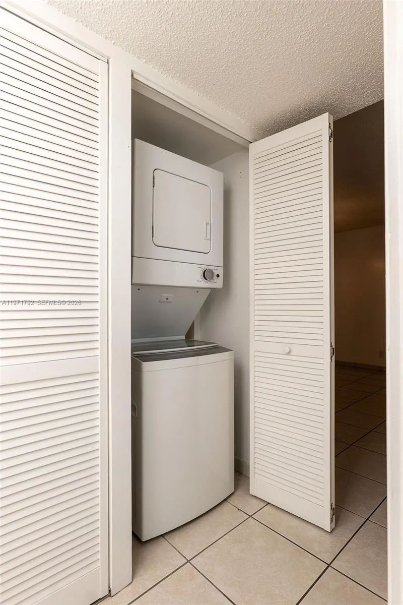 8421 Nw 8th St 203, Miami, Florida 33126, Miami, Florida 33126, 2 Bedrooms Bedrooms, ,2 BathroomsBathrooms,Residential Lease,For Rent,8421 Nw 8th St 203, Miami, Florida 33126,A11971792