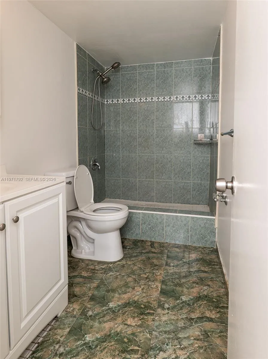 8421 Nw 8th St 203, Miami, Florida 33126, Miami, Florida 33126, 2 Bedrooms Bedrooms, ,2 BathroomsBathrooms,Residential Lease,For Rent,8421 Nw 8th St 203, Miami, Florida 33126,A11971792